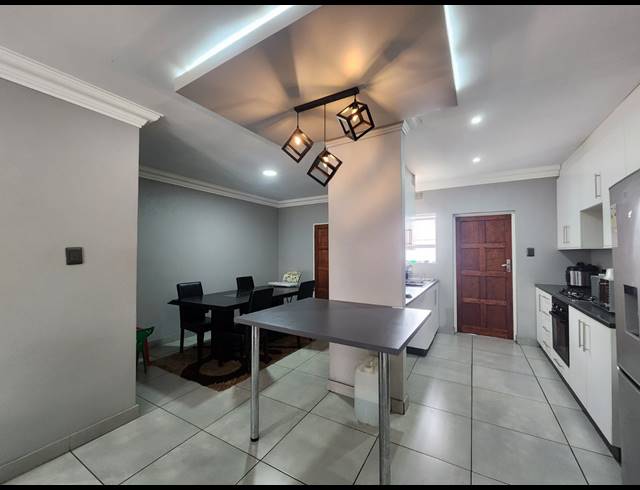 3 BEDROOM TOWNHOUSE FOR SALE IN ARCON PARK